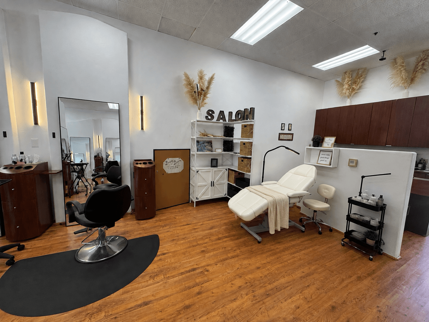 INDEPENDENT HAIR STYLIST — CHAIR RENTAL 4